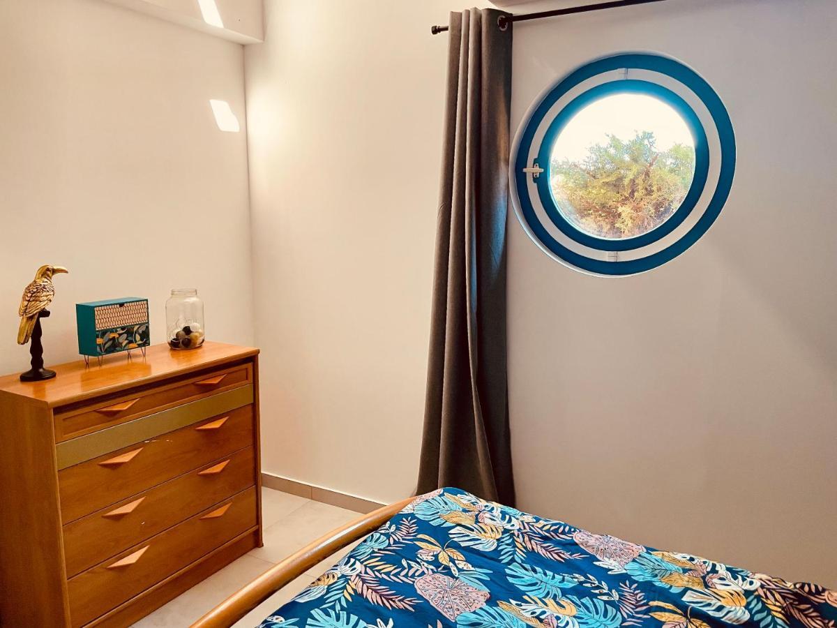 La Villa Perroquet Poncins Екстериор снимка